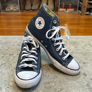 Men’s size 10 navy blue high top converse